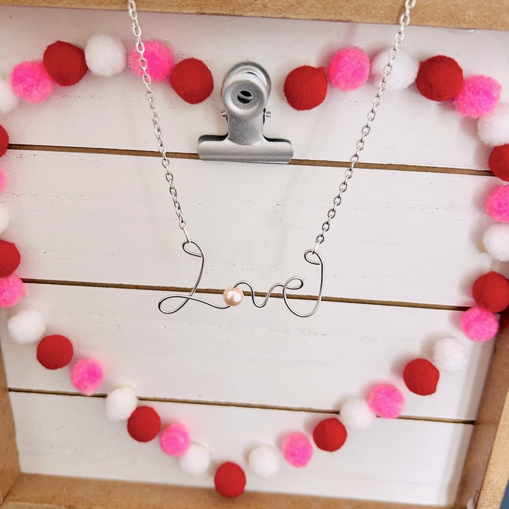 Love wire bead necklace